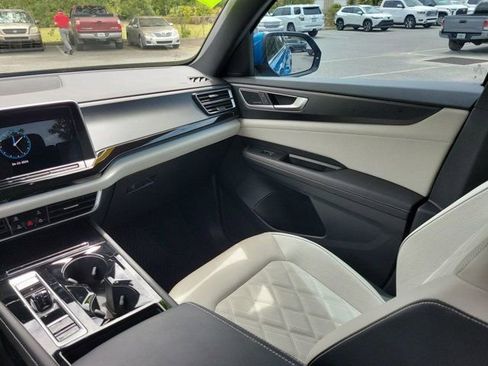 Used 2025 Volkswagen Atlas Cross Sport SEL Premium R-Line image 23