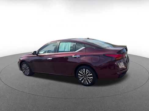 Used 2025 Nissan Altima 2.5 SV FWD image 9