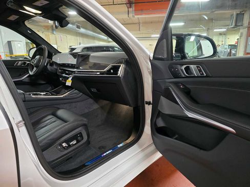 New 2026 BMW X7 M60i image 13