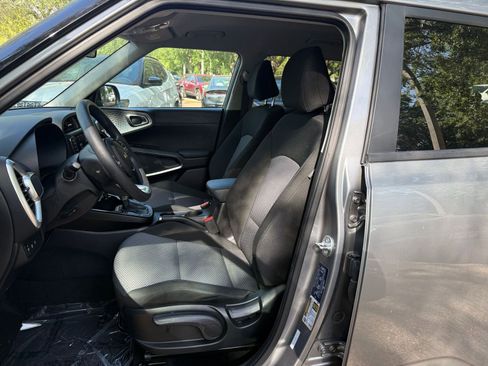 Used 2025 Kia Soul LX w/ LX Technology Package image 33