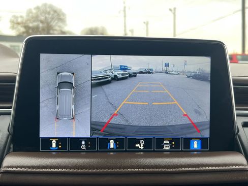 Used 2021 Chevrolet Suburban High Country w/ Premium Package image 5