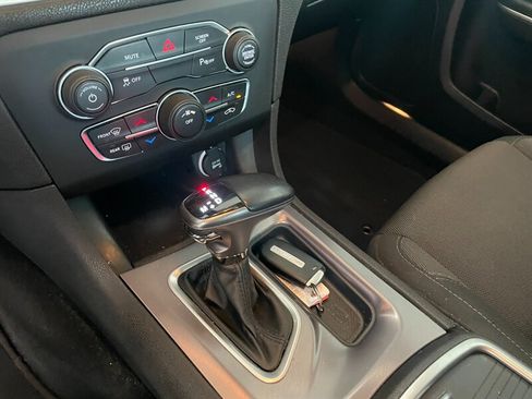 Used 2019 Dodge Charger SXT RWD image 12