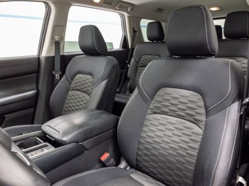 Used 2022 Nissan Pathfinder SV w/ SV Premium Package FWD image 11