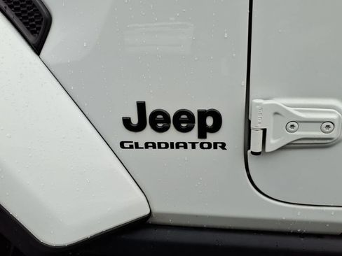 Used 2021 Jeep Gladiator Sport AWD/4WD image 29