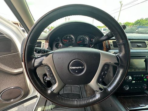 Used 2009 GMC Yukon Denali AWD/4WD image 14