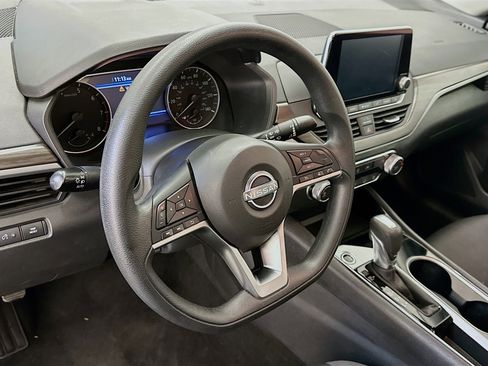 Used 2024 Nissan Altima 2.5 SV image 18