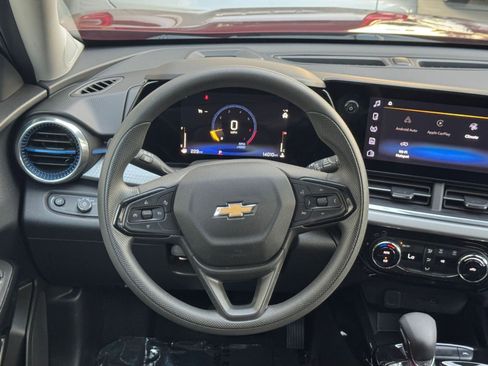 Used 2025 Chevrolet Trax LT image 25