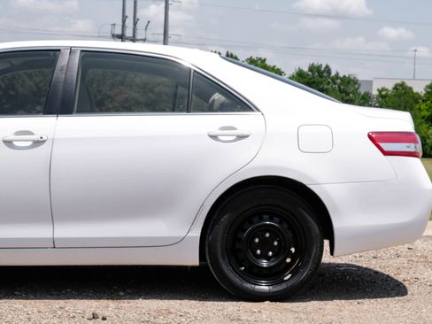 Used 2011 Toyota Camry FWD image 15