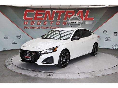 New 2026 Nissan Altima 2.5 SR FWD image 2