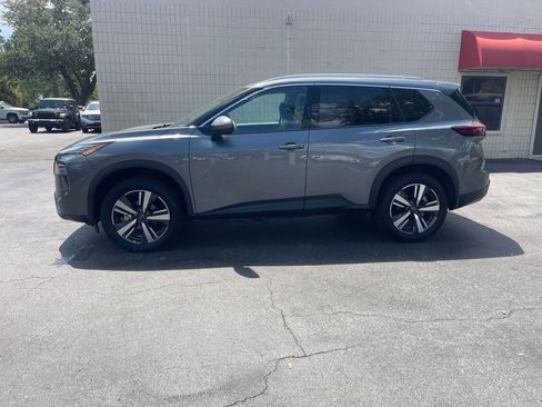 Used 2026 Nissan Rogue SL FWD image 2
