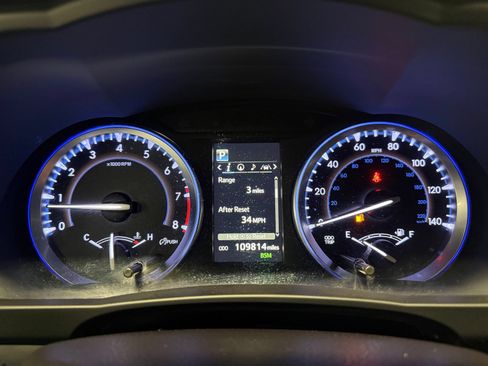 Used 2018 Toyota Highlander SE FWD image 9