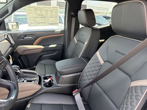 New 2026 GMC Canyon Denali w/ LPO, Denali Black Edition AWD/4WD image 5