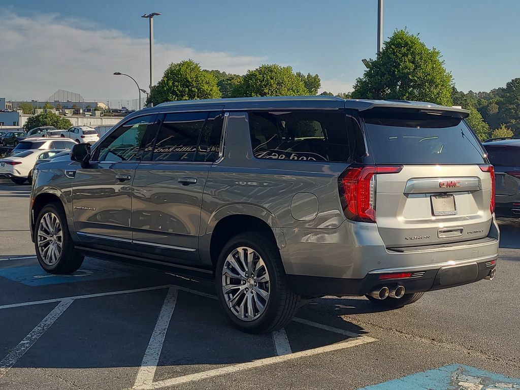 Used 2023 GMC Yukon XL Denali AWD/4WD image 5