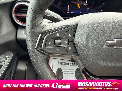 Used 2025 Chevrolet Trax RS FWD image 33