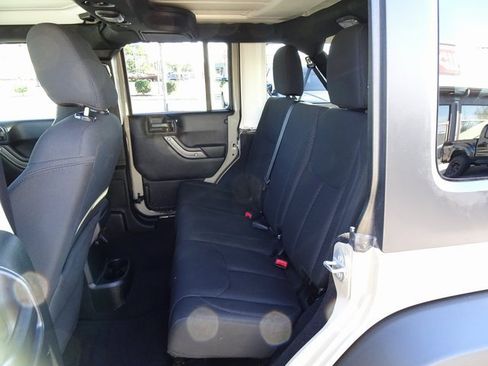 Used 2018 Jeep Wrangler Unlimited Sport S image 12