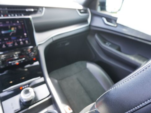 Used 2025 Jeep Grand Cherokee L Laredo image 19