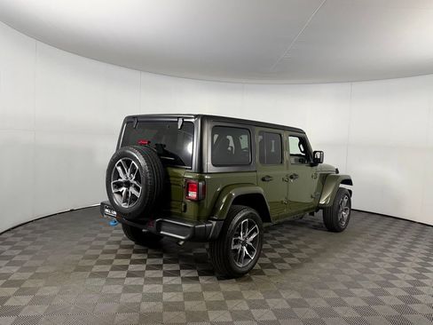 Used 2024 Jeep Wrangler Unlimited AWD/4WD image 7