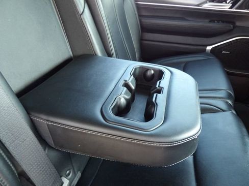 Used 2024 Jeep Wagoneer L Series II w/ Flexible Seating Group AWD/4WD image 13
