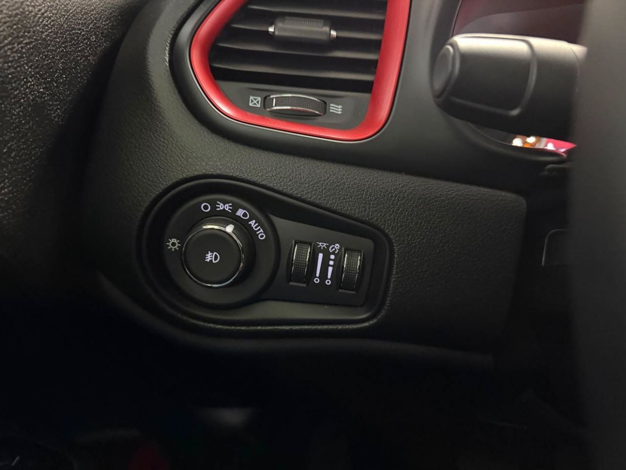 Used 2023 Jeep Renegade Trailhawk AWD/4WD image 35