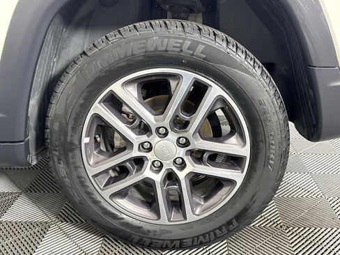 Used 2017 Jeep Compass Latitude w/ Popular Equipment Group image 36