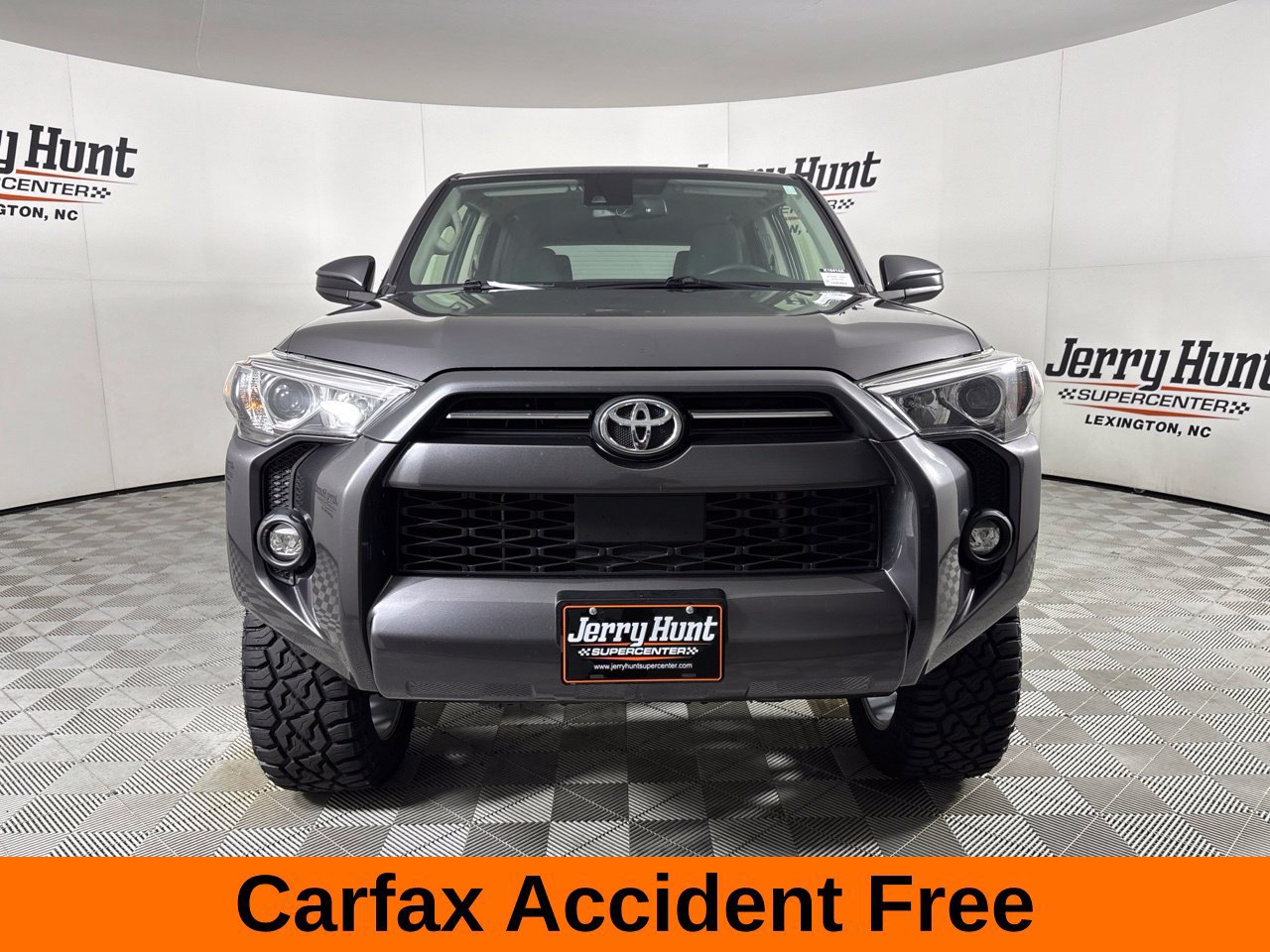Used 2021 Toyota 4Runner SR5 AWD/4WD image 4
