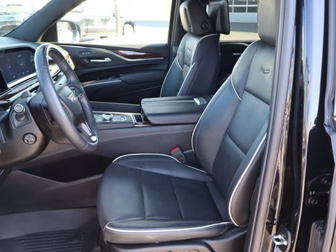 Used 2024 Cadillac Escalade Premium Luxury AWD/4WD image 20