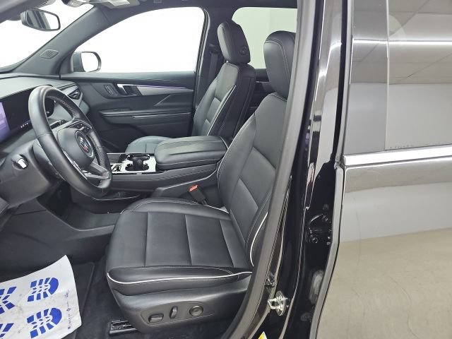 Used 2025 Buick Enclave Preferred AWD/4WD image 2