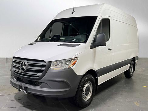 Used 2025 Mercedes-Benz Sprinter 2500 image 7