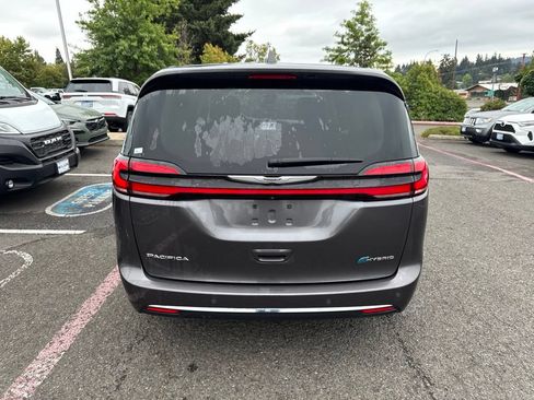 Used 2022 Chrysler Pacifica Limited FWD image 8