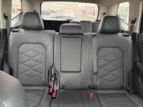 Used 2025 Volkswagen Atlas SE image 27