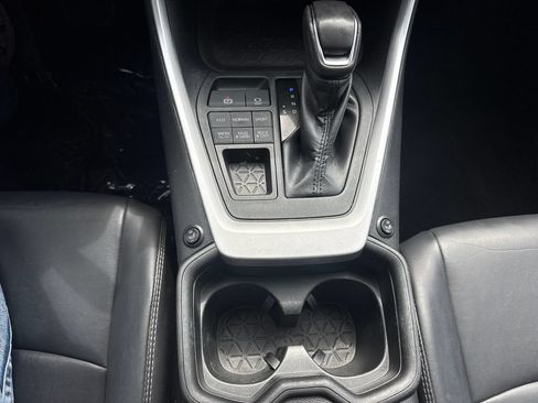 Used 2019 Toyota RAV4 XLE Premium AWD/4WD image 23