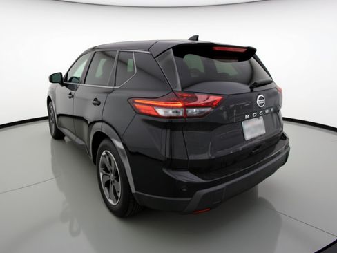 Used 2025 Nissan Rogue SV image 6