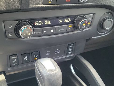 Used 2024 Nissan Frontier SV w/ SV Convenience Package RWD image 26