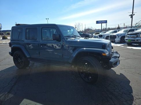 Used 2025 Jeep Wrangler Unlimited Sahara w/ Safety Group image 8