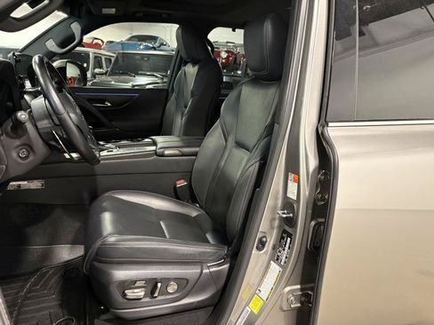 Used 2024 Lexus LX 600 4WD w/ Luxury Package image 9