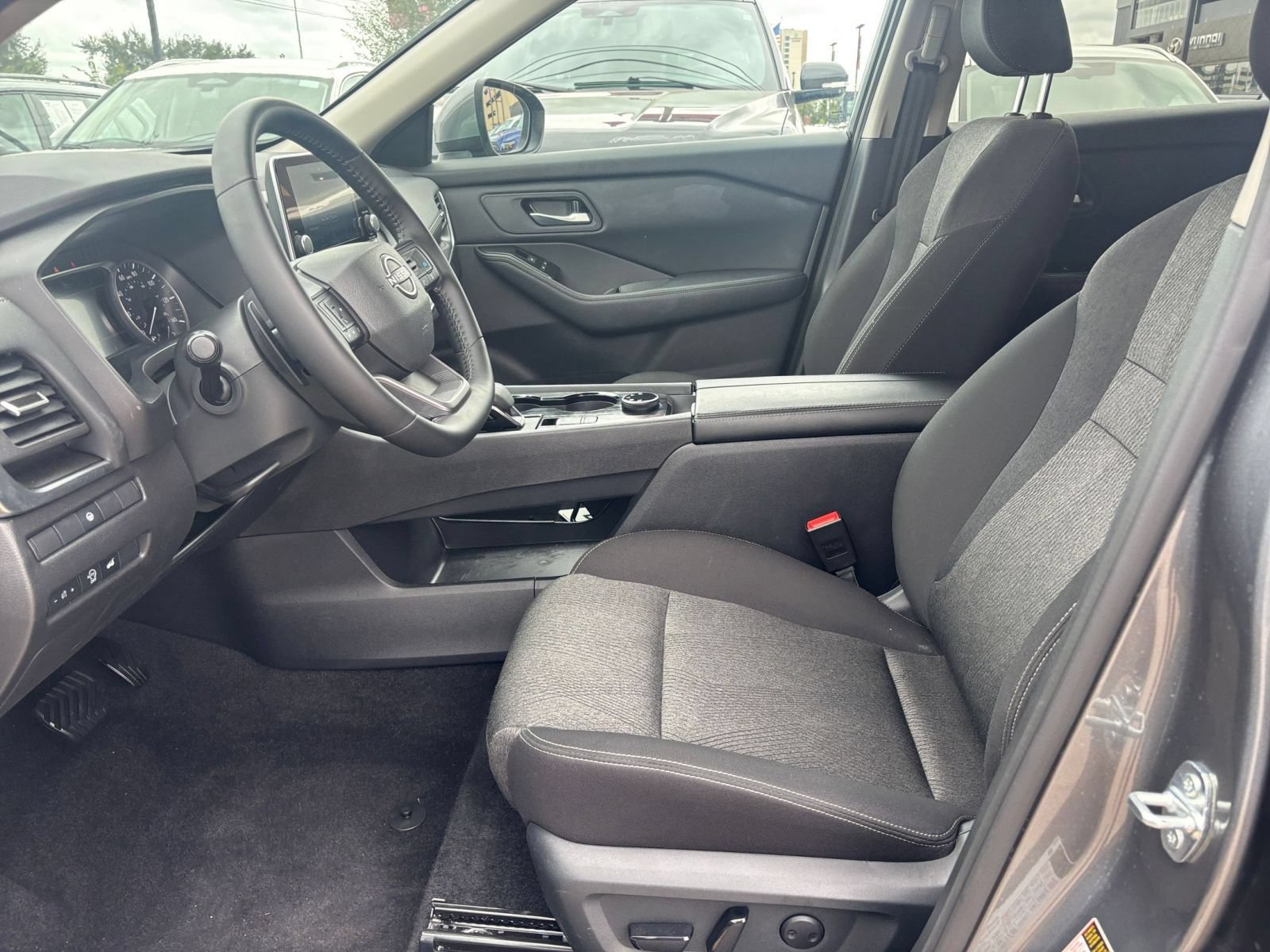 Used 2026 Nissan Rogue SV AWD/4WD image 27