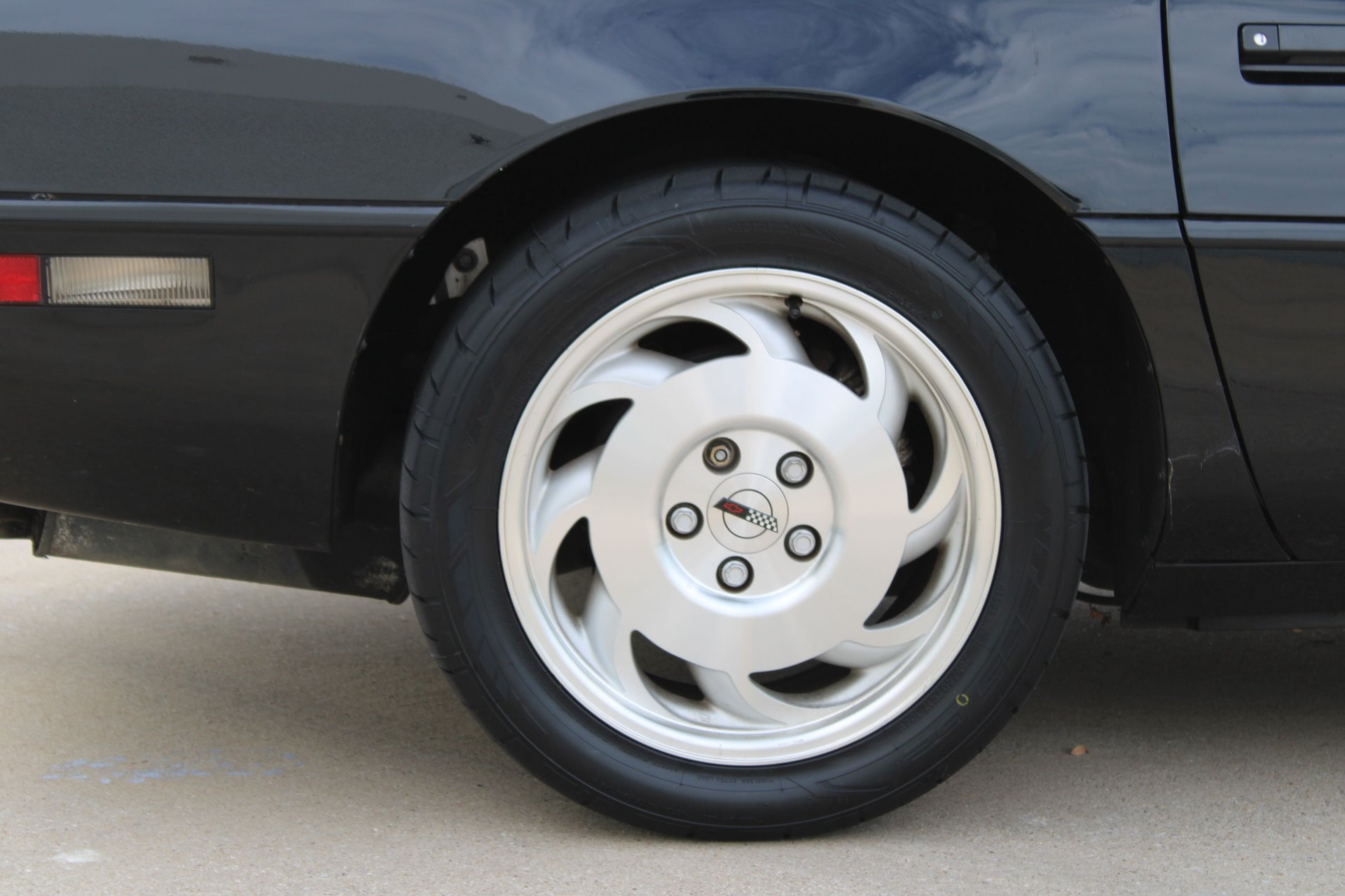 Used 1994 Chevrolet Corvette Coupe RWD image 32