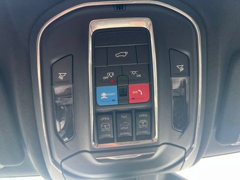 Used 2025 Jeep Grand Cherokee Limited w/ Luxury Tech Group II AWD/4WD image 6