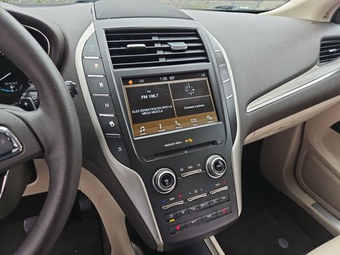 Used 2017 Lincoln MKC Premiere image 20
