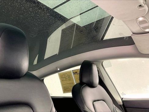 Used 2022 Tesla Model Y Long Range image 25