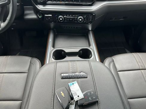 Used 2025 Chevrolet Silverado 2500 High Country w/ High Country Premium Package image 21