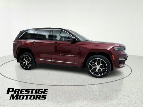 Used 2022 Jeep Grand Cherokee Summit AWD/4WD image 9