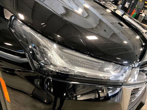 Used 2023 Chevrolet Traverse LT image 34