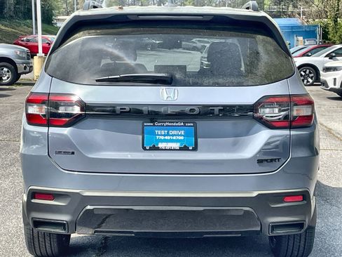 New 2026 Honda Pilot Sport image 3