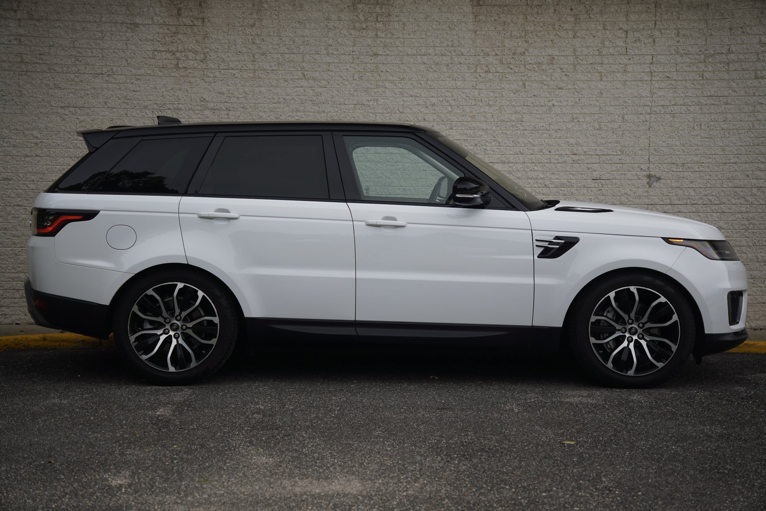 Used 2021 Land Rover Range Rover Sport SE AWD/4WD image 9