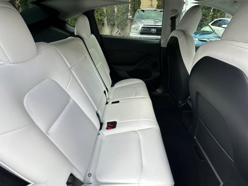 Used 2023 Tesla Model Y Performance image 16