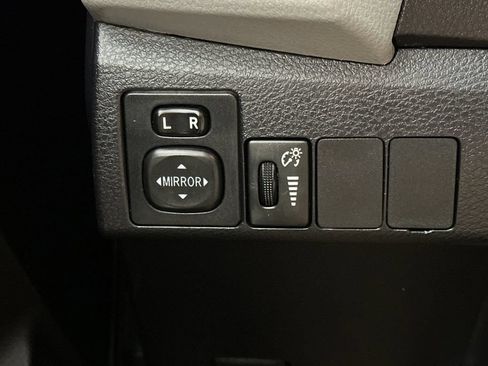 Used 2016 Toyota Corolla LE FWD image 29