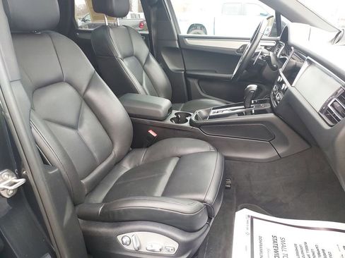 Used 2022 Porsche Macan image 31