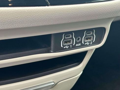 Used 2023 Chrysler Pacifica Touring-L FWD image 29