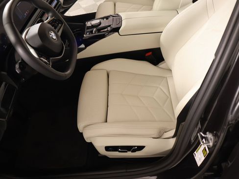 Used 2024 BMW 530i w/ Convenience Package RWD image 12